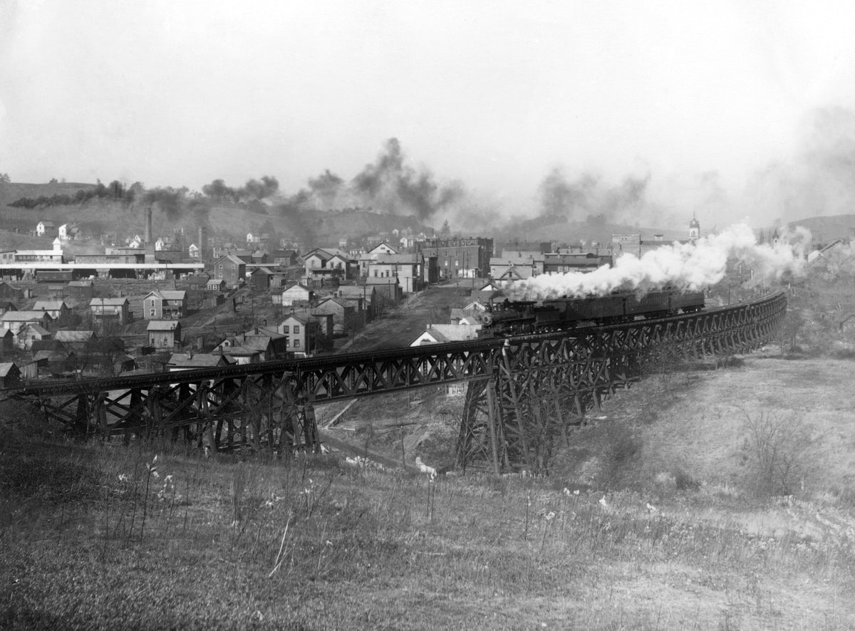B&O trestle bridge in Mineral City on April 18, 1907. Courtesy Mineral City Area Historical Society