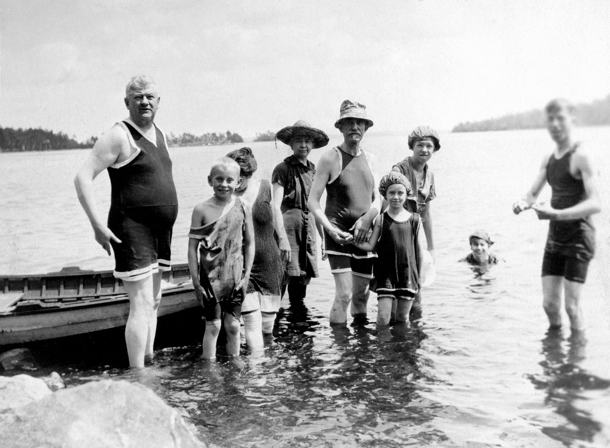 Aras and Wellington family on vacation in the Boundary Waters, 1915. Courtesy Margaret Seitz