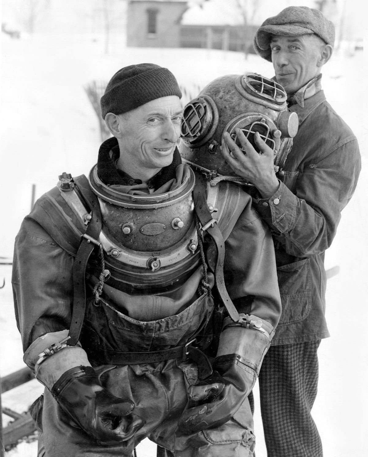 Hard hat diver John F. Thompson and diver’s tender, preparing to recover a tractor snow plow from the bay in Duluth, February 1, 1934. Courtesy Marie Norick