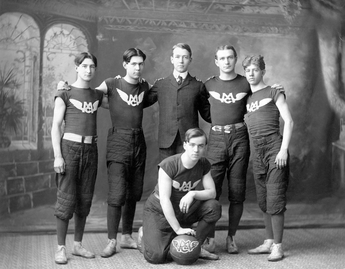 Carpenter School men’s basketball team, circa 1905. Included in photo: Lloyd Hoover, S. Peterson, William McQuarrie, Paul B. Clemens, Bob Ferguson, Art Buchanan. Courtesy Douglas County Historical Society, Superior, Wisconsin