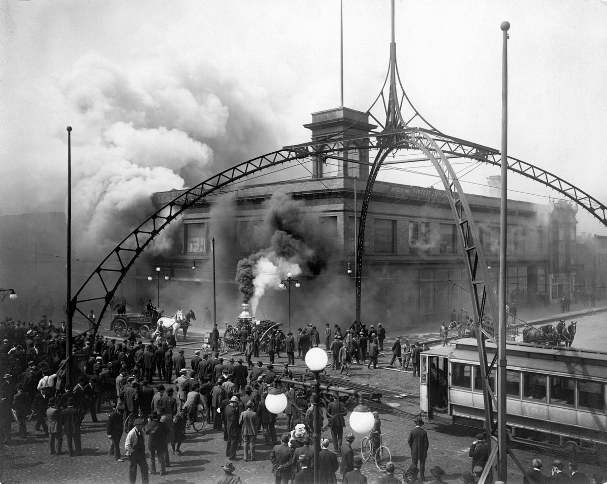 Roth Bros. department store fire, Broadway Street and Tower Avenue in Superior, May 24, 1911. The blaze, which began in the partition between the shoe and wallpaper departments, caused roughly $200,000 in damage. Courtesy Douglas County Historical Society, Superior, Wisconsin ^^ center light rgba(40,40,40,.6)
