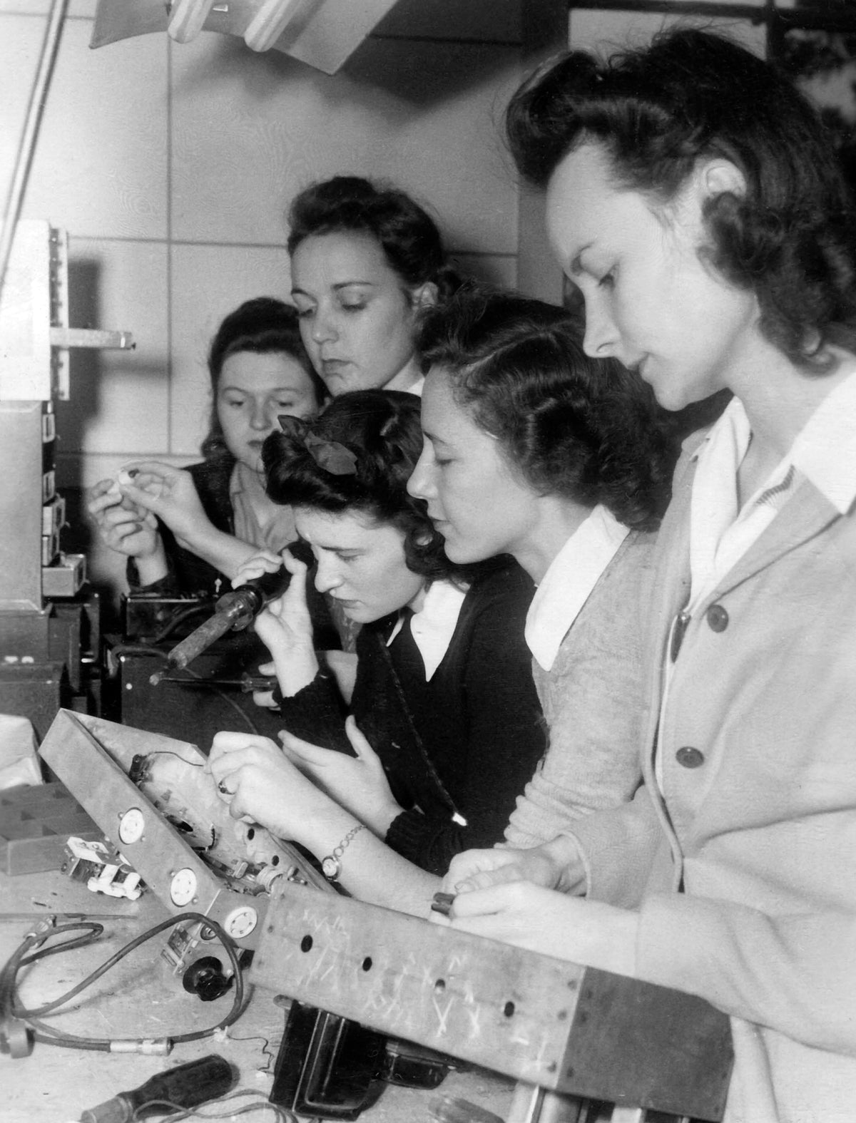 Radio class at Texas State College for Women in Denton, early 1940s. Courtesy Texas Woman’s University /# UAP 38.6.4