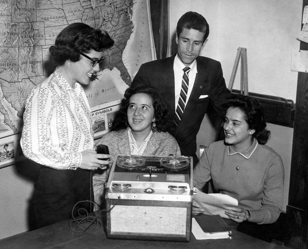 Student teachers from Mexico at North Texas State College, 1958. Courtesy University Photograph Collection (U0458), University of North Texas Special Collections / #UNTA_U0458-014-005