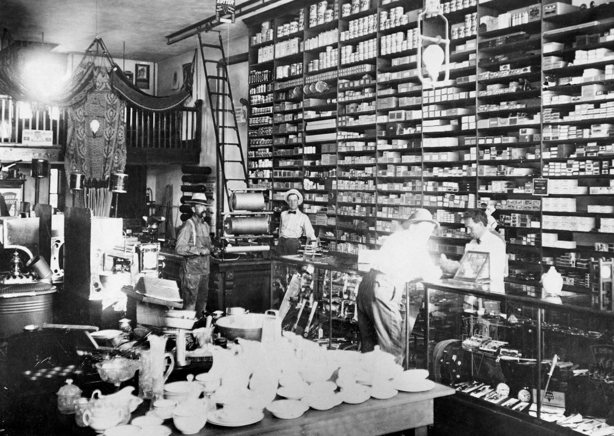 Oregon Hardware in Hermiston, 1910. Courtesy Umatilla County Historical Society