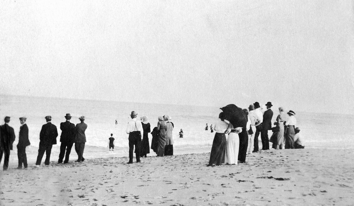 Beachgoers, December 1914. Courtesy Indian River Press Journal