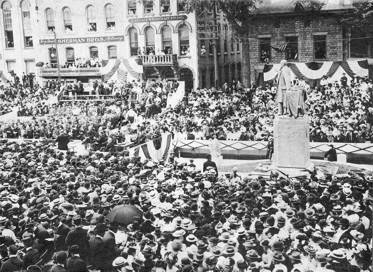 Crowd gathered to hear a public speaker, circa 1910. Courtesy Jefferson County Historical Society / #2003.80.04