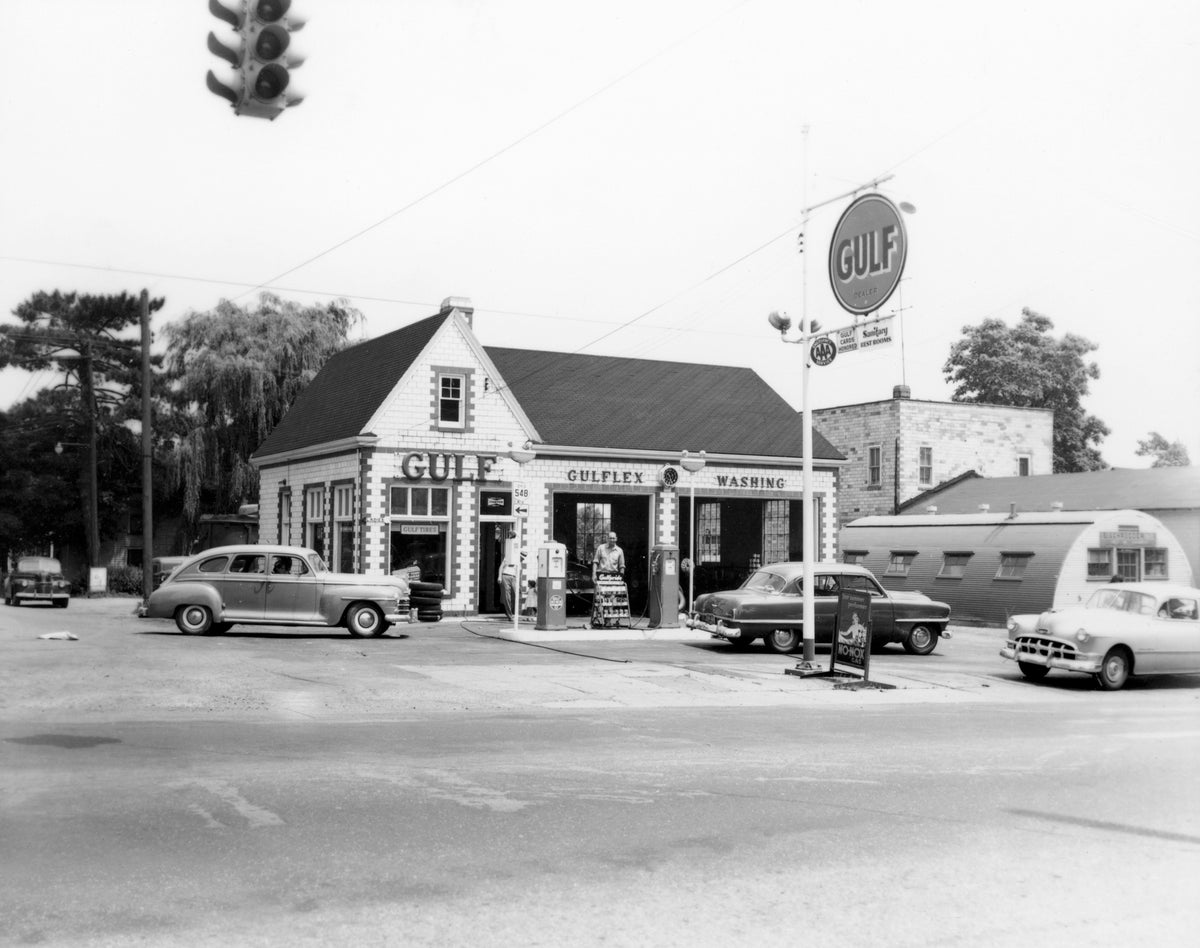 Gulf service station, corner of East Main and North Mill Streets, Dalton, early 1950s. Originally opened in the 1930s by the Eckard Brothers, the business was purchased by Myron Santmyer in 1951. Courtesy Dalton Community Historical Society