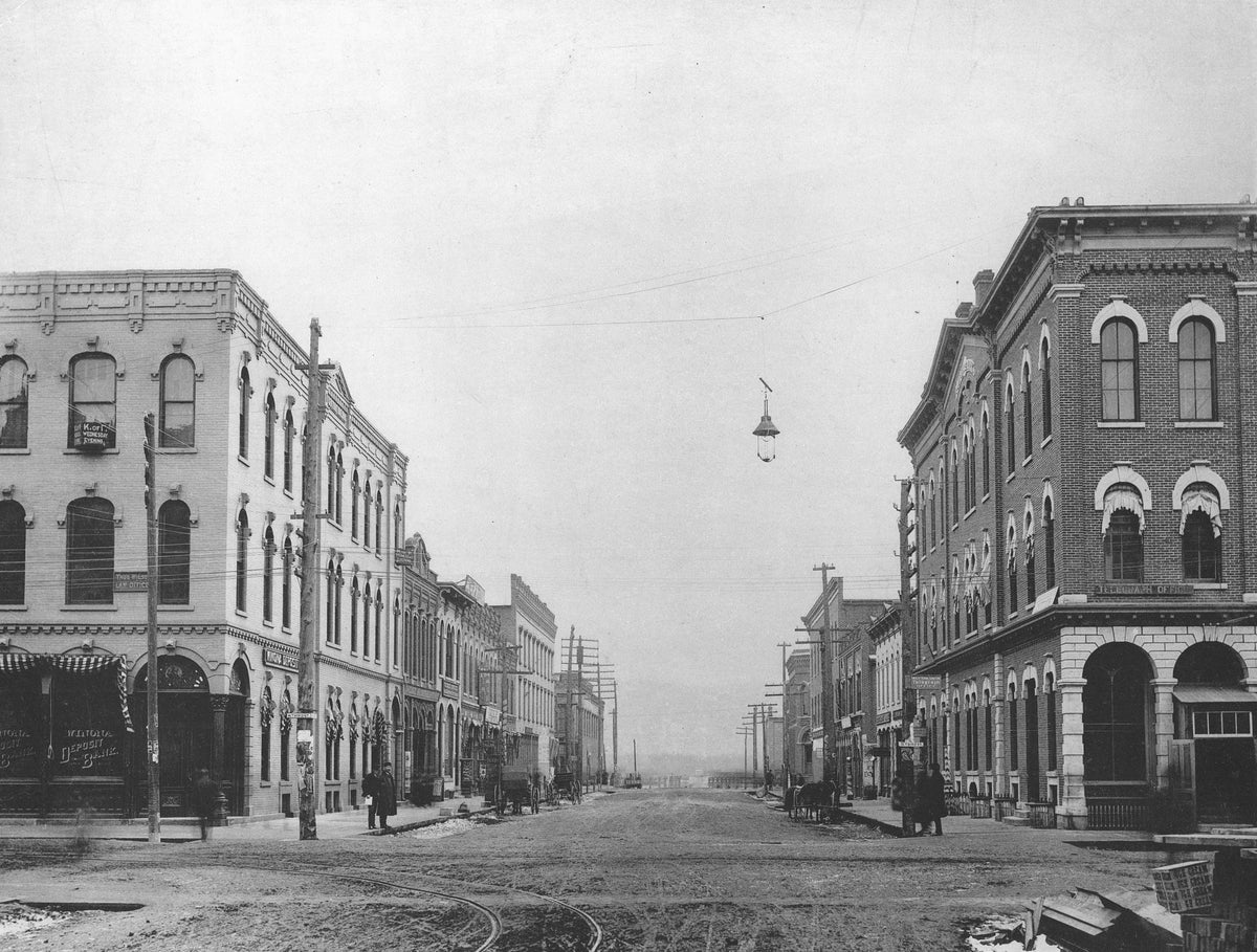 Looking north down Third Street from Center, circa 1888. The post office building is at right, with the telegraph office on second floor. Courtesy Winona County Historical Society