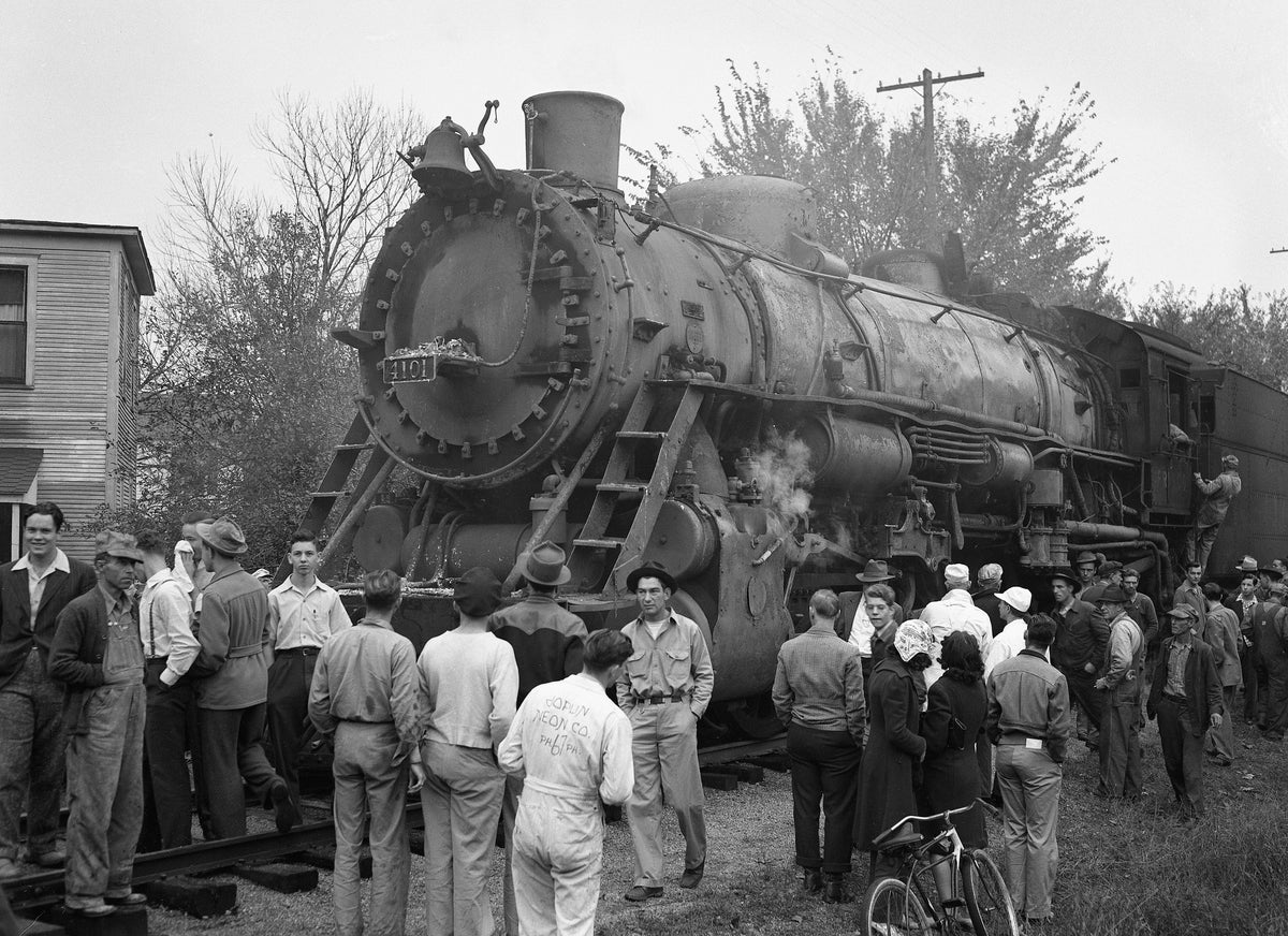 The train engine after the collision on November 3, 1941.