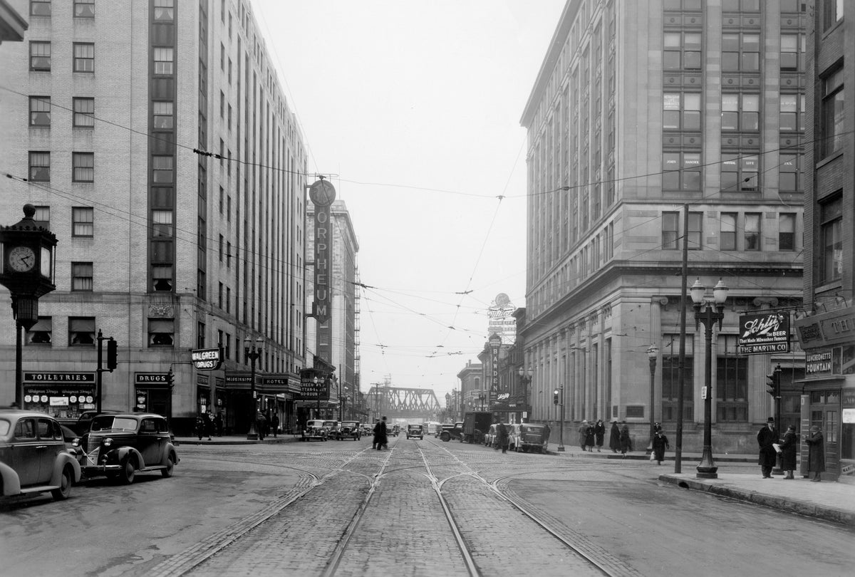 3rd Street, looking east from Brady Street, Davenport, February 11, 1938. Courtesy The Richardson-Sloane Special Collections Center,  Davenport Public Library ^^ center light rgba(20,20,20,.4)