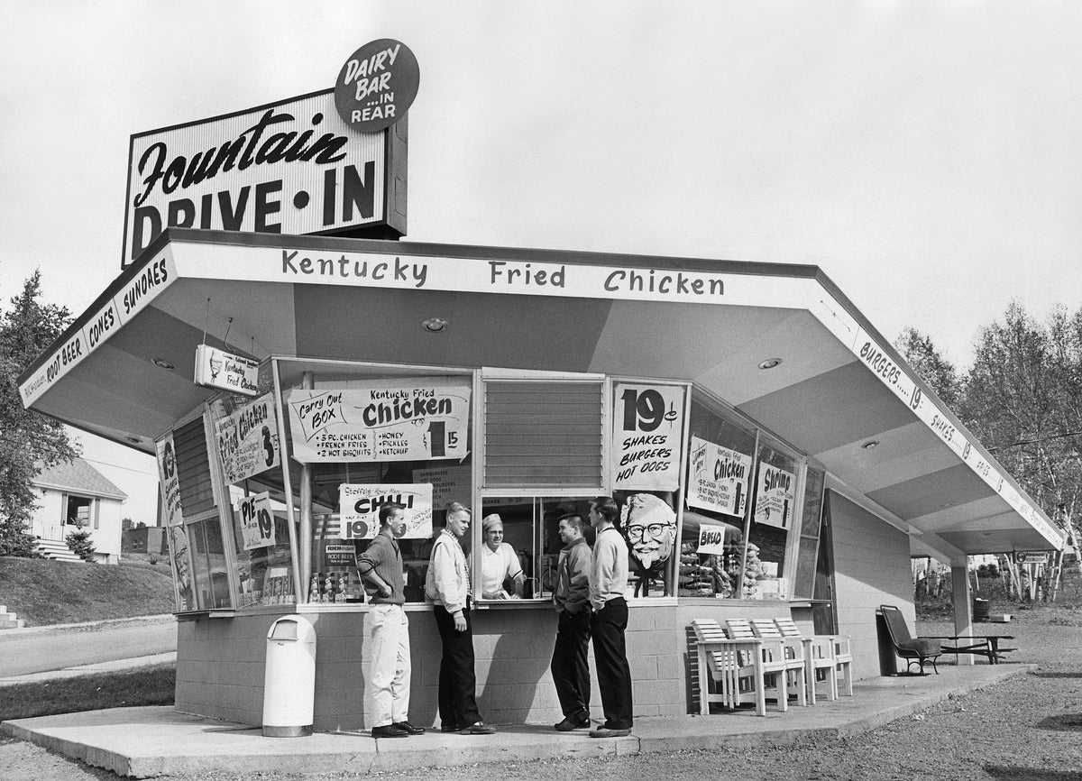 Fountain Drive-In, Duluth, 1960. Courtesy Duluth News Tribune