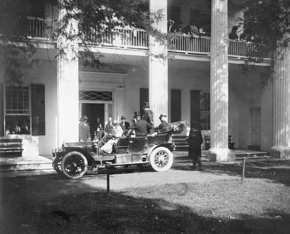 Theodore Roosevelt's arrival at the Hermitage at Nashville, October 1907. Courtesy Library of Congress, The Crowley Company