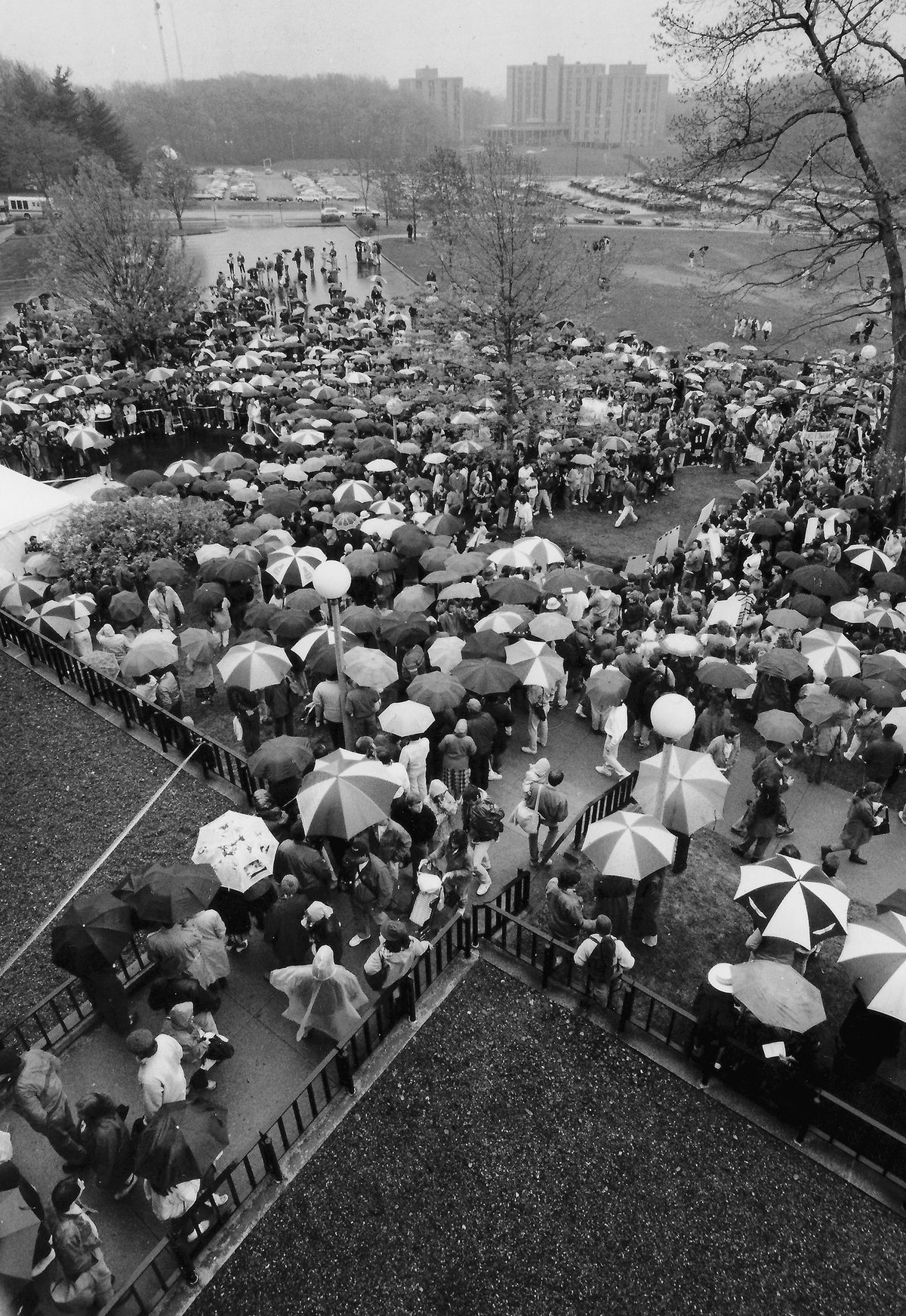 A crowd gathers on Blanket Hill near Taylor Hall and the Prentice Hall parking lot where four students died May 4, 1970, on the Kent State University campus. They are attending the dedication of the new May 4 Memorial, May 4, 1990. Courtesy Akron Beacon Journal