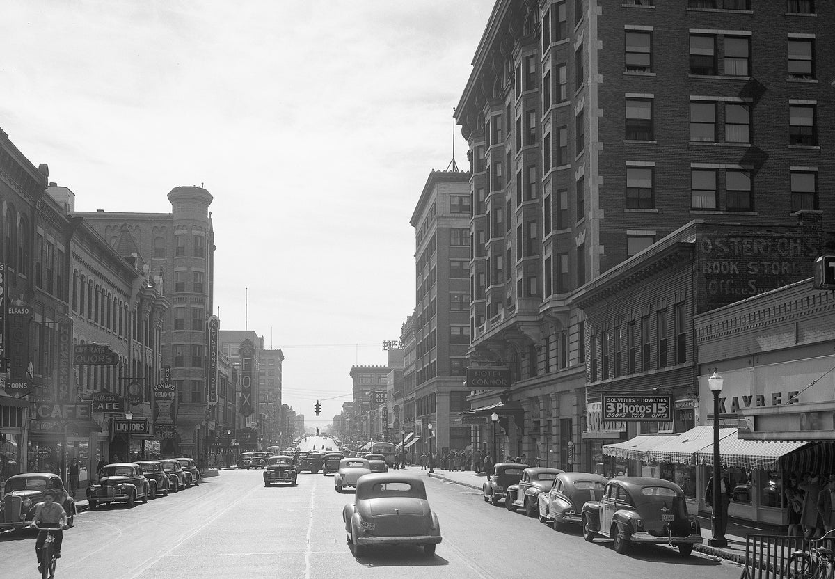 4th and Main looking south mid 1940s.