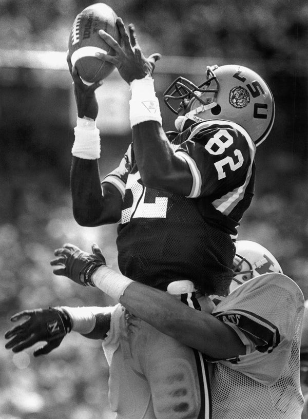 Wendell Davis with an over the shoulder catch on Oct. 15, 1988, against Kentucky in Tiger Stadium. Alexander Barkoff / The Times-Picayune