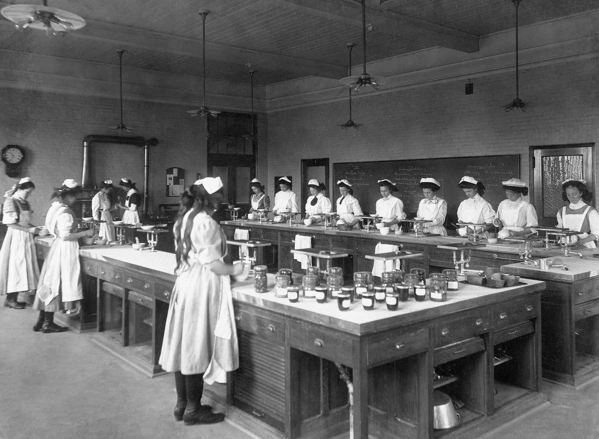 W.T. Smith Manual Training School, Adams Avenue, Scranton, 1909. The building is now part of Geisinger Commonwealth School of Medicine. Courtesy Lackawanna Historical Society