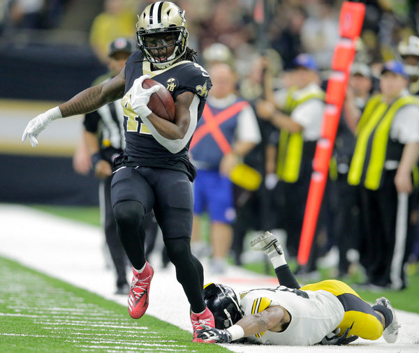 New Orleans Saints running back Alvin Kamara (41) stays inbounds to help set up a 43-yard field goal with less than a minute left in the second quarter, Dec. 23, 2018. David Grunfeld / NOLA.com | The Times-Picayune
