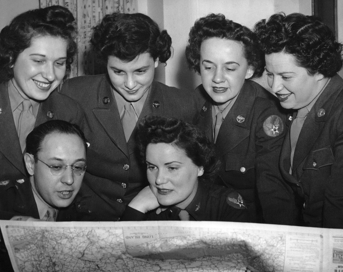 Five members of a 20-person recruiting team from the Women’s Army Corps (WAC) visiting Albany from the air base in Rome, New York, to begin enlistment of a Capital District detachment, 1944. Seated, from left: Second Lieutenant D. M. Courtenay, Army public relations; Lieutenant Mary Hutchison. Standing: Privates Sue Selepes, Elvera Coelho, Mary P. McGuire, Rose K. Hirsch. Courtesy Times Union Historic Images