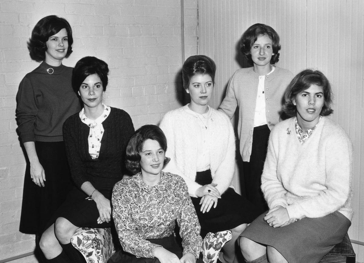 The Epaulet staff of Mary Washington College, December 23, 1965. Included are Abigail Donald, Barbara Barry, Andra Jones, Judy Dunn, Kate Ginman, and Doloryce Vink. Courtesy University of Mary Washington, Special Collections & University Archives.