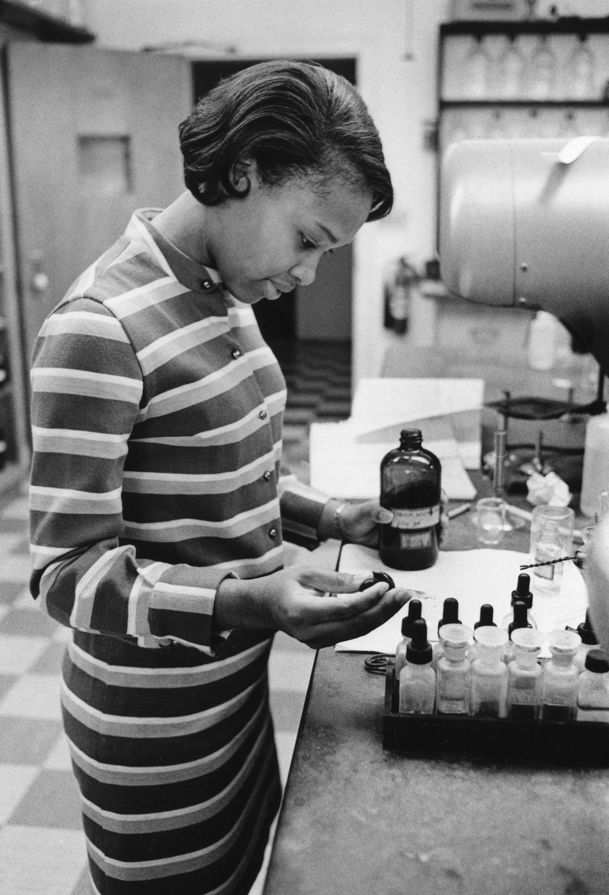 Orita Whitehead working in the chemistry lab at Mary Washington College in Fredericksburg, circa 1967. Courtesy University of Mary Washington, Special Collections & University Archives.