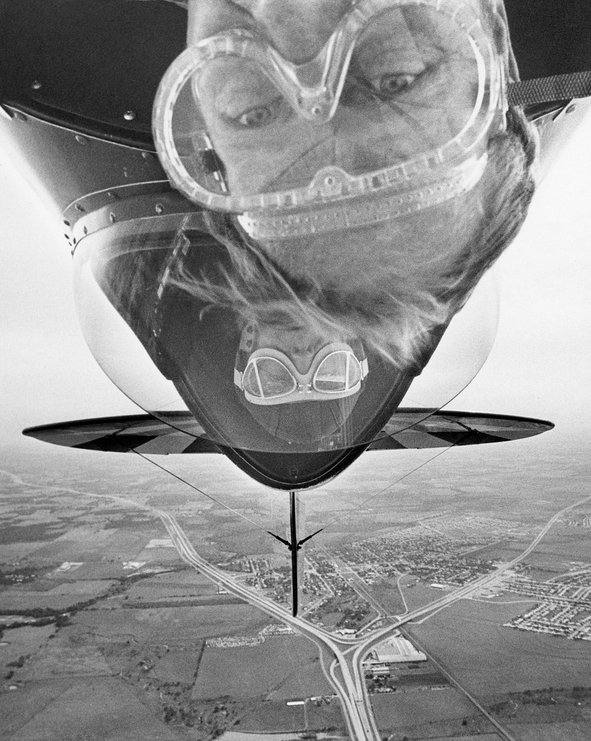 Aerobatics pilot and Ford dealership owner Charlie Hillard taking a Fort Worth Press photographer on a hair-raising ride along I-35 near Burleson, 1971. Courtesy Gene Gordon