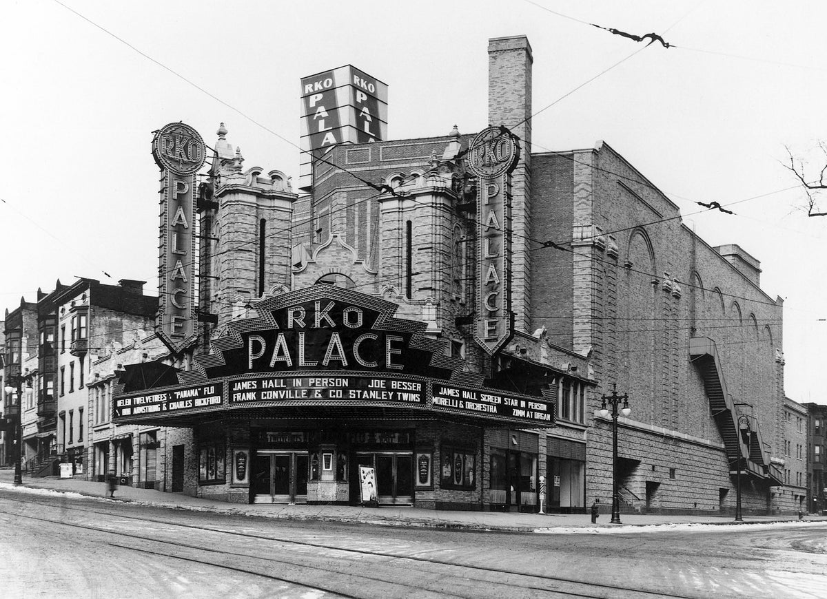 Palace Theater on the corner of Clinton Avenue and North Pearl Street in Albany, 1940. Courtesy Rafael Gonzalez